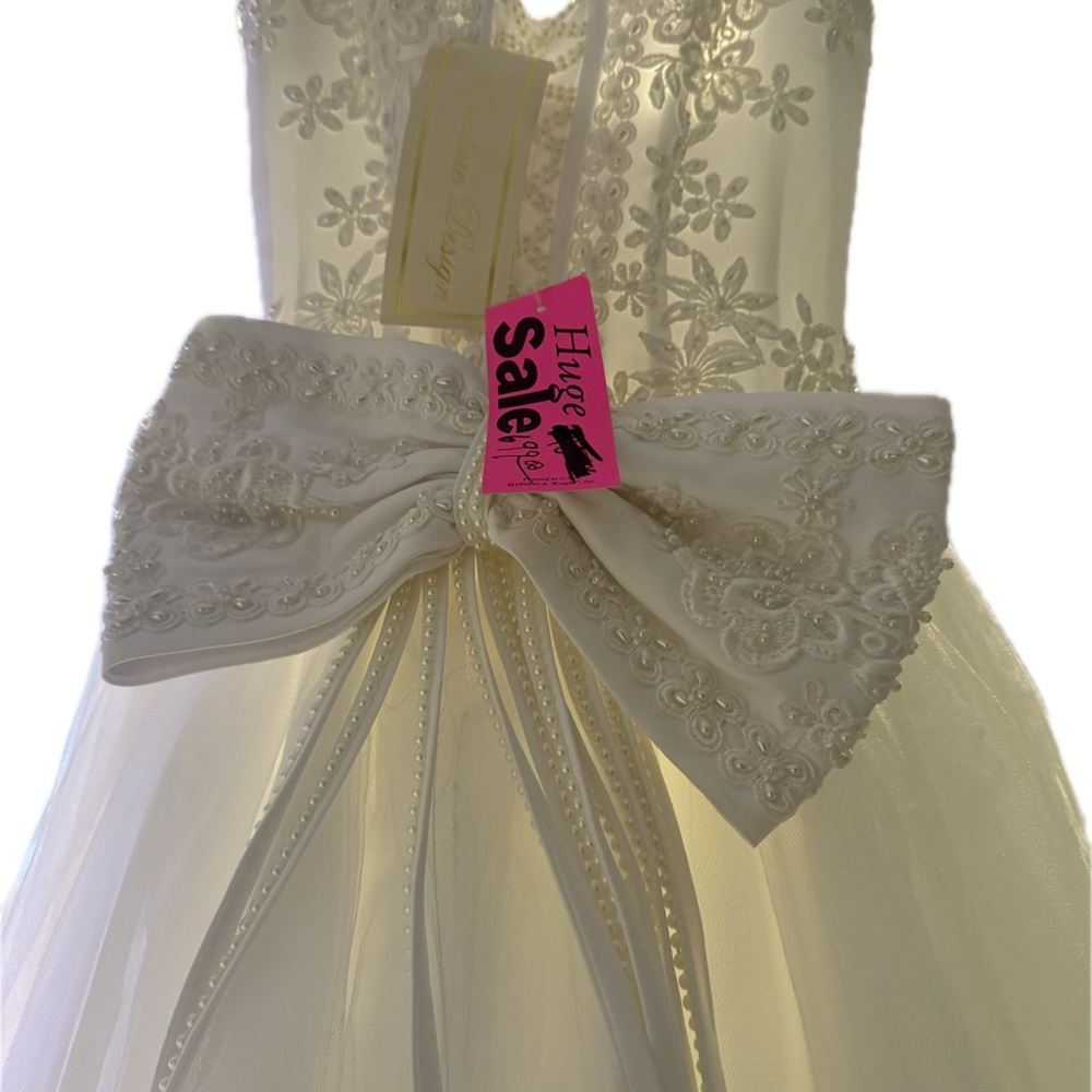 Vintage, White Sleeveless Wedding Gown with beaded bodice and full tulle skirt - Picture 4 of 16